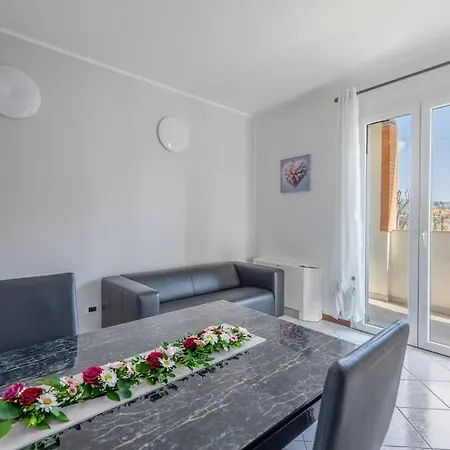Lumina - Sunny Flat With Balcony 아파트 코모