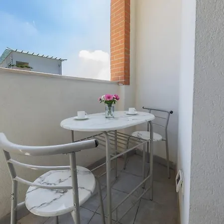 아파트 Lumina - Sunny Flat With Balcony 코모