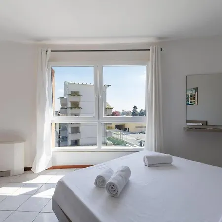 Lumina - Sunny Flat With Balcony * 코모