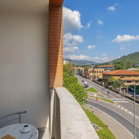 Lumina - Sunny Flat With Balcony