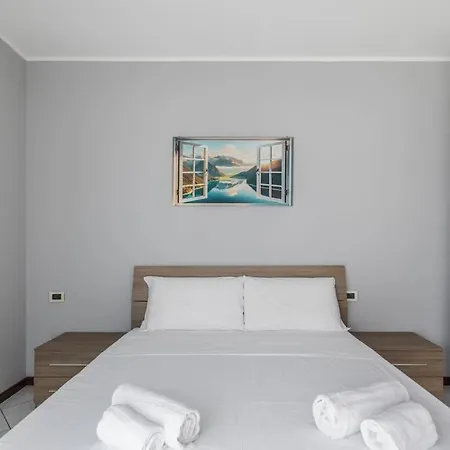 Lumina - Sunny Flat With Balcony