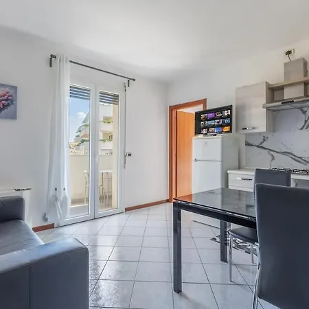 Lumina - Sunny Flat With Balcony 아파트 코모