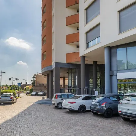 Lumina - Sunny Flat With Balcony